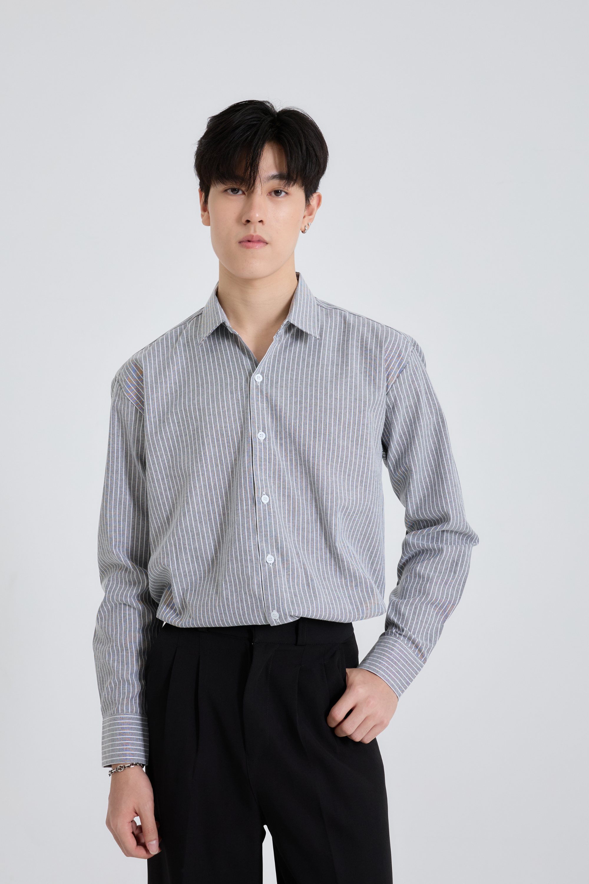 Striped Blue Shirt เสื้อเชิ้ตแขนยาว ลายริ้ว (SB0747)